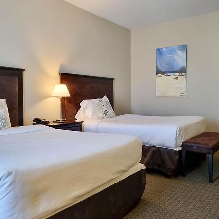 Howard Johnson Hotel & Convention Center Madariaga - Carilo Esterno foto
